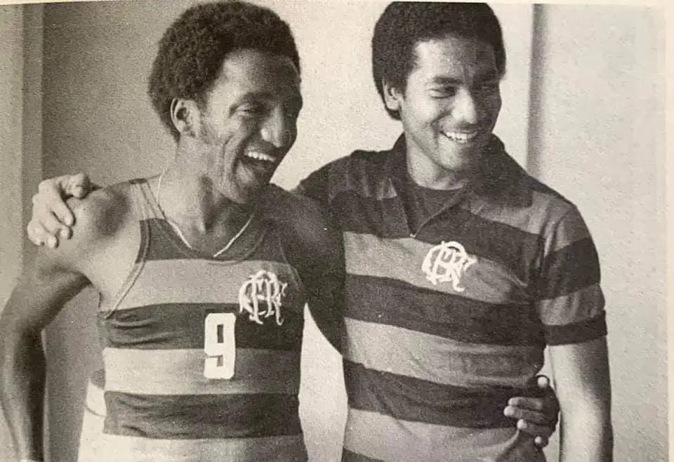 Paulo César Caju em registro de 1972 com a camisa do Flamengo